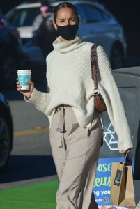 leona-lewis-out-with-her-dog-in-santa-monica-02-12-2021-4.jpg