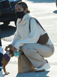 leona-lewis-out-with-her-dog-in-santa-monica-02-12-2021-7.jpg