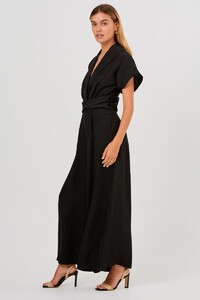 lydia_pantsuit_001-black_nh_52076-edit.jpg