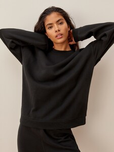 manny-oversized-sweatshirt-black-3.jpg