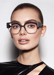 maquillaje-gafas-1_01d54957_900x1258.thumb.jpg.ce08a853bca3103ce3083e4e70157a34.jpg