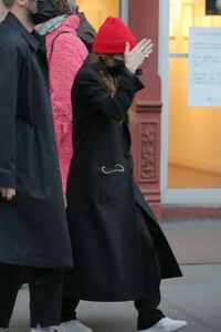 mary-kate-olsen-leaves-maison-mayle-in-new-york-02-25-2021-1.jpg