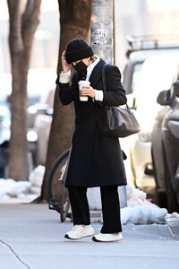 mary-kate-olsen-out-in-new-york-02-11-2021-3.jpg