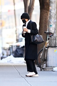 mary-kate-olsen-out-in-new-york-02-11-2021-4.jpg