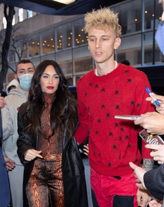 megan-fox-at-the-rockefeller-center-in-new-york-01-30-2021-9.jpg