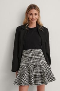 nakd_dogtooth_tweed_skirt_1018-006897-00413808.thumb.jpg.59af3be06ccdab2818f365d97a193c91.jpg