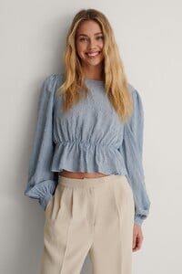 nakd_structured_blouse_1100-003902-0617_03.thumb.jpg.2cbdebc624d61684a854d0a8eba3d803.jpg