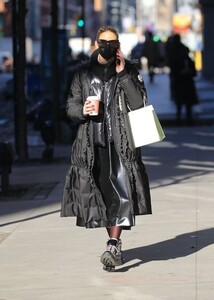 olivia-palermo-and-nicky-hilton-out-in-new-york-02-25-2021-5.jpg