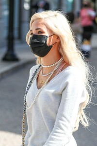 pia-mia-perez-and-inanna-sarkis-out-in-beverly-hills-02-18-2021-8.jpg