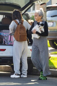 rachel-bilson-in-a-grey-sweats-north-hollywood-02-08-2021-6.jpg
