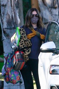 rachel-bilson-out-with-her-dog-in-los-angeles-02-21-2021-3.jpg
