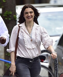 rachel-weisz-out-in-new-york-07-04-2016_4.jpg