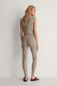 ribbed_knitted_leggings_1018-007472-0005_04d.thumb.jpg.b00cd5e5315b8bcb29f94b0bb54a8183.jpg