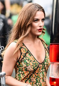 riley-keough-at-coach-2016-nyfw-womens-show-at-hudson-river-park_7.jpg