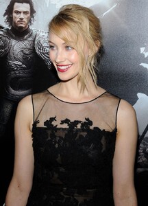 sarah-gadon-at-dracula-untold-photocall-in-new-york_3.jpg