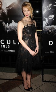 sarah-gadon-at-dracula-untold-photocall-in-new-york_9.jpg