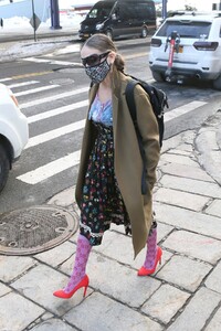 sarah-jessica-parker-at-her-store-in-new-york-02-20-2021-0.jpg