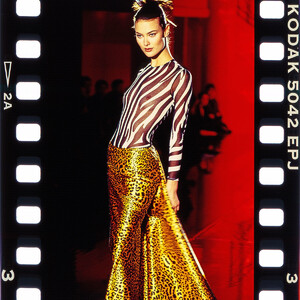 shalom-versace-1-96-scan-1200.jpg