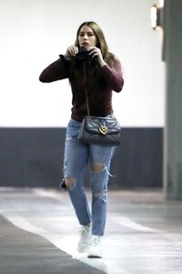 sofia-vergara-leaves-a-doctor-s-office-in-los-angeles-02-20-2021-1.jpg