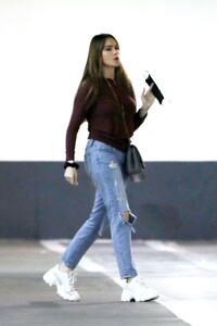 sofia-vergara-leaves-a-doctor-s-office-in-los-angeles-02-20-2021-3.jpg