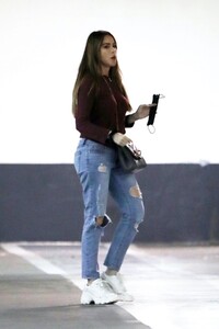 sofia-vergara-leaves-a-doctor-s-office-in-los-angeles-02-20-2021-4.jpg