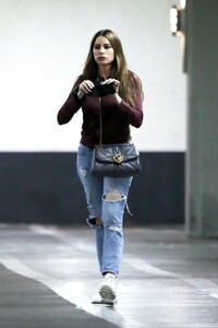 sofia-vergara-leaves-a-doctor-s-office-in-los-angeles-02-20-2021-8.jpg