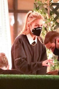 stella-maxwell-at-mr.-chow-in-beverly-hills-02-11-2021-6.jpg