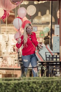 tori-spelling-shopping-for-valentine-s-day-gifts-in-calabasas-02-13-2021-5.jpg