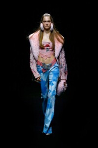 vb-00003-BLUMARINE-FALL-21-RTW.thumb.jpg.9c9521eae790bbc20ec9ee85206b8e26.jpg