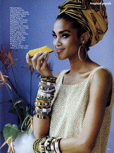 von_Unwerth_US_Vogue_April_1991_04.thumb.jpg.5557ce0d57a923598f37a3201dda14bc.jpg