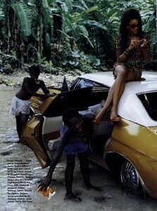 von_Unwerth_US_Vogue_April_1991_07.thumb.jpg.ba0634c00cdd1e4ef2955d132fcd7cd4.jpg