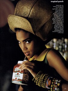 von_Unwerth_US_Vogue_April_1991_14.thumb.jpg.56dd1909b6bd079a9bad4f9a03086976.jpg