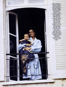 von_Unwerth_US_Vogue_January_1991_04.thumb.jpg.9760744975b7fdadfa130ba647ba2edb.jpg
