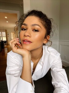 zendaya-for-the-new-york-times-2021-6.jpg