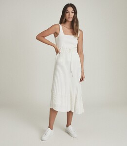 -womens-lottie-pleated-midi-skirt-in-white-2.thumb.jpg.51f627bcfa5c3b765422b5a12dfee571.jpg