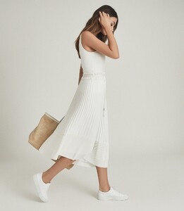 -womens-lottie-pleated-midi-skirt-in-white-4.thumb.jpg.381562ee067e6f7df23540ab0fff8184.jpg