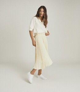 -womens-molly-sporty-pleat-midi-s-in-yellow-gold-5.thumb.jpg.de8ddd488405383c3ea821692222ad1e.jpg