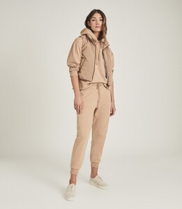 -womens-salma-zip-detail-jogger-in-camel-brown-2.thumb.jpg.a7aaa76da294b62770c7bebe012cb974.jpg