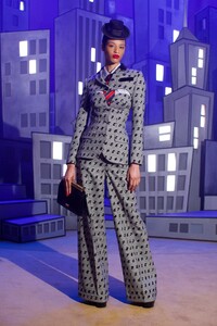 00002-moschino-RTW-fall-21.jpg