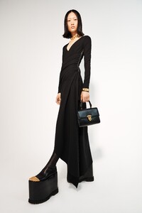 00012-Schiaparelli-RTW-fall-21-credit-Daniel-Roseberry.thumb.jpg.25e84be35d6021920526887b90f4964c.jpg