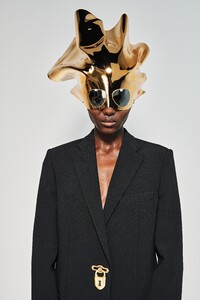 00022-Schiaparelli-RTW-fall-21-details-credit-Daniel-Roseberry.thumb.jpg.8518e6e792a2851919ab6fa8cdaad39f.jpg