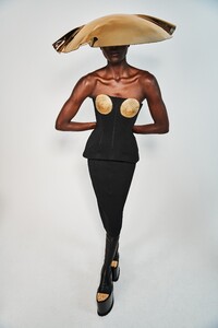 00035-Schiaparelli-RTW-fall-21-credit-Daniel-Roseberry.thumb.jpg.6031198a79d816196aeb27ccc2bbe7be.jpg