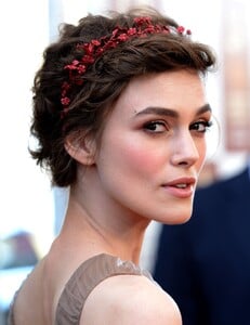 090991152_MCFan_for_Celeblounge19_06_201209_20_122_443lo.jpg