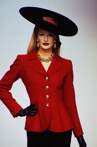 Yves-Saint-Laurent-Fall-1995 (10).jpg