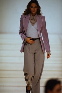 1008427384_emporio-armani-fall-1995(22).thumb.jpg.896d1ed25bcf215edc769b815753fd84.jpg