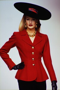 Yves-Saint-Laurent-Fall-1995 (9).jpg