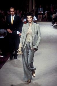 102296490_EmanuelUngaro1996HauteCouture4.thumb.jpg.fefe221485c202b035447593731cb463.jpg