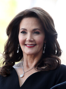 Lynda-Carter-2018-lynda-carter-41591469-2681-3600 (1).jpg