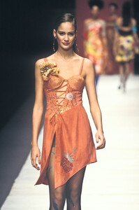 1091425522_ChristianLacroix1997WomenRTW39.thumb.jpg.c4fdabce555b1cd803058cddbeaec19a.jpg