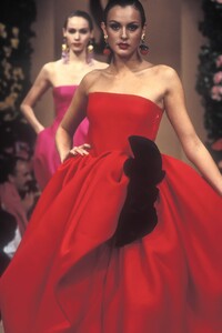 1137201064_YvesSaintLaurent1993HauteCouture169.thumb.jpg.290b5ee4a51bb8d8bba67c7952899a61.jpg